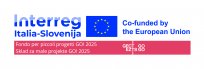 Projekt financira Evropska unija iz Sklada za male projekte GO! 2025 programa Interreg VI-A Italija-Slovenija 2021-2027, ki ga upravlja EZTS GO.<br />
Il progetto è finanziato dall’Unione europea nell’ambito del Fondo per piccoli progetti (Small Project Fund) GO! 2025 del Programma Interreg VI-A Italia-Slovenia 2021-2027, gestito dal GECT GO.<br />
