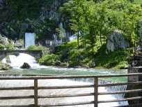 Hubelj je reka, v deževnem obdobju pa hudournik, ki teče skozi Ajdovščino. Izvira iz treh kraških izvirov (slapov) ob vznožju vzpetine Navrše, 2,5 km severno od naselja in se pri vasi Dolenje izliva v reko Vipavo. Vsi slapovi so vidni le v deževnem obdobju.