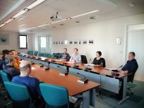 Danes zjutraj so se v prostorih Občine Ajdovščina sestali predstavniki štaba Civilne zaščite občin Ajdovščina in Vipava, skupaj z regijskim poveljnikom in predstavniki Zdravstvenega doma Ajdovščina
