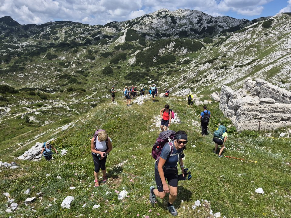 Ajdovski planinci čez Komno do Krnskega jezera