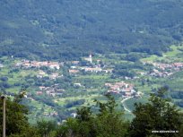 Budanje, kot se vidijo od sv. Pavla na Planini vrh Vipavskih gričev. 