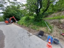 Urejeno je odvodnjavanje, tudi z zgornjega platoja, kjer teče kolesarska proga. 
