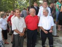 Slavnostni govornik na komemorativni slovesnosti pri grobnici na Predmeji, Lado Ambrožič ml., predsednik ajdovske borčevske organizacije Božo Novak in župan Občine Ajdovščina Marjan Poljšak  