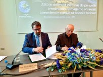 Župan TAdej Beočanin in Ivo Boscarol sta podpisala pisma o nameri za donacije Občini Ajdovščina v višini 25 milijonov evrov