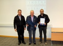 Predsednik zbornice Peter Skapin ter oče, ki je začel, in sin, ki nadaljuje bogato tradicijo avtomehanične delavnice Kranjc 