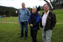 Janko Mikuš (Društvo Gozd in KS Col), župan Marjan Poljšak in občinski svetnik Angel Vidmar 