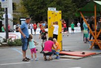 Predstavitev mladega družinskega podjetja, ki izdeluje oprimke za plezalne stene ... 