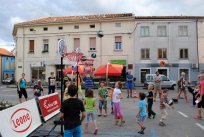 Košarkarski klub Ajdovščina vabi v košarkarski vrtec in košarkarsko šolo - tamajhni so se v košarki pomerili tudi na ajdovskem placu :) 