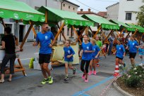 Sobotno dopoldne je bilo pestro - tekmovališče je potekalo tik ob kmečki tržnici - tudi lokalni produkti so pomemben del trajnostne mobilnosti. 