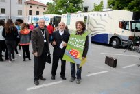 Direktor Lavričeve knjižnice Artur Lipovž, župan Marjan Poljšak in Matjaž, knjižničar domačega bibliobusa 