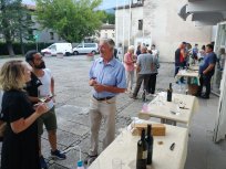 Degustacija z listina odličnosti nagrajenih vin iz letošnjega občinskega vinskega ocenjevanja je potekala na Trgu 1. slovenske vlade. 