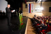 Župan Marjan Poljšak je s prazničnim nagovorom začel slavnostno sejo. Foto Matjaž Slejko 