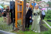 Botra prve vsajene vrtovke - evropski vitez vina Branko Furlan in slovenska vinska kraljica Špela Štokelj 