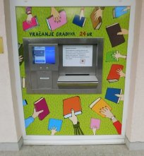 knjigomat-vračanje gradiva.jpg