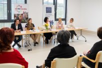 Gostja modnega dogodka v Domu starejših občanov Kresnice, ki je potekal pod okriljem Ljudske univerze Ajdovščina, je bila Maja Feme 