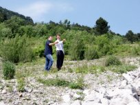 Minister Gjerkeš in Igor Benko, poveljnik domače Civilne zaščite, na ogledu plazu Slano blato nad Lokavcem