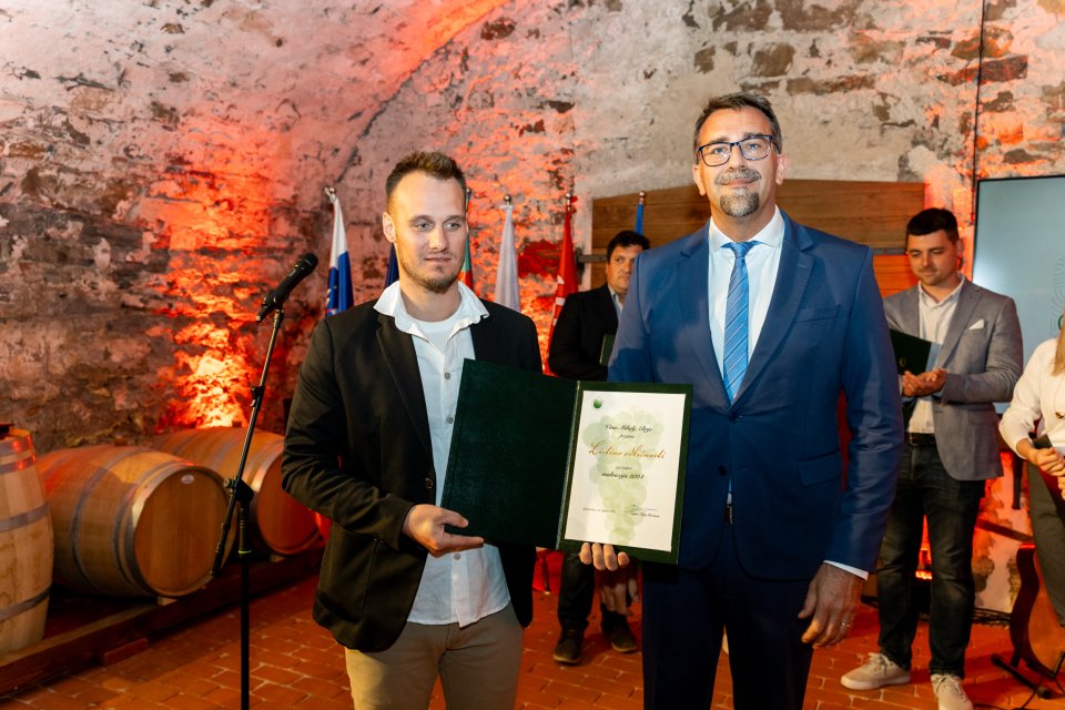Naziv Županovo vino Občine Ajdovščina je prejel Aleks Mihelj za Malvazijo Selection 2024 – Mihelj Wines iz Brij. 