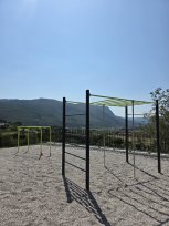 Fitnes na prostem ponuja tri naprave.