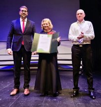 Ob jubileju je župan skupini podelil jubilejno županovo priznanje za dolgoletni kulturni doprinos.