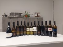 Izbrana vina, prejemniki listin odličnosti na občinskem vinskem ocenjevanju 2023, od katerih se poslavljamo. 