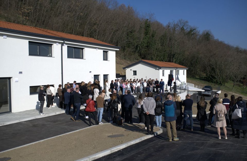 Odprli smo Hiše za mlade v Dobravljah