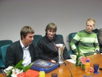 Peter Bakaršič in Marko Benčina, bodoča vrhunska vinogradnika in dr. Urh Černigoj, znanstvenik
