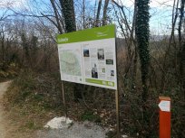 Informacijska tablo okoli Gaberij in odcep za Ojstri vrh na Vertovčevih poteh, od koder se bodo proti vrhu nameščale naprave v sklopu projekta Moja pobuda.