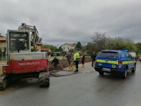 V Batujah kopljejo vodni jarek, da bo voda iz industrijske cone odtekla v strugo Vipave. 