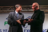 Predsednik Borut Pahor se je udeležil osrednjega dogodka ob praznovanju 25. obletnice podjetja Pipistrel ter direktorju Ivu Boscarolu izročil posebno darilo. 