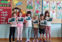 Prvošolci iz podružnične šole Lokavec, ki so sodelovali v mednarodnem projektu MyMachine. 