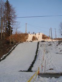 Skakalnica na Predmeji. Februarja 2010 so imeli Gorjani težave s snegom, letos tovrstnih težav očitno ne bo. (foto AT)