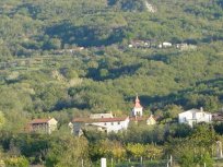 Sredi vasi se ponosno dviga baročna cerkev sv. Marjete
