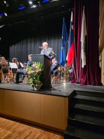 Slavnostni govornik na slovesnosti ob  dnevu državnosti Tomaž Čas.