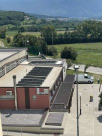 Sistem odvajanja in čiščenja odpadnih voda pa bo tudi energetsko nevtralen, s pomočjo dveh novih sončnih elektrarn na dvorani Edmunda Čibeja v Lokavcu in na Hiši mladih v Palah. 