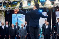 Moški pevski zbor Srečko Kosovel na petomajski proslavi.<br />
Foto: Jan Čermelj 