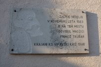 Trubar se je zadnjo nedeljo v novembru leta 1563 na poti iz Gorice v Ljubljano ustavil v Vipavskem Križu in nagovoril zbrane.