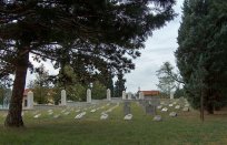 Vojaško pokopališče v Črničah. Foto Drago Sedmak 